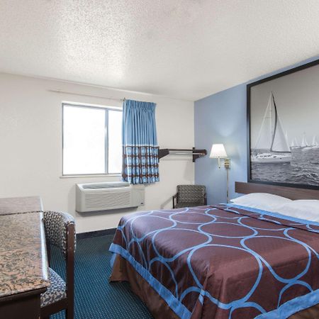 Super 8 By Wyndham New Castle Hotel Exterior foto