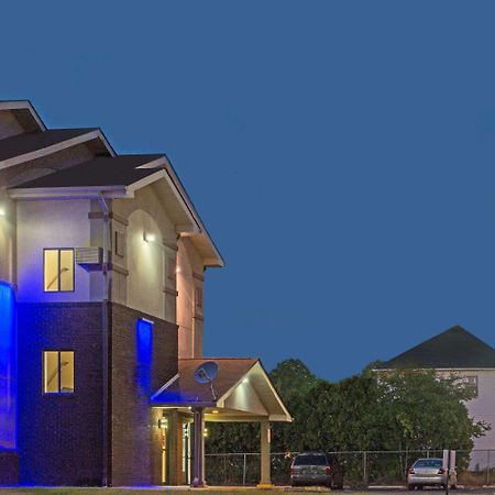 Super 8 By Wyndham New Castle Hotel Exterior foto