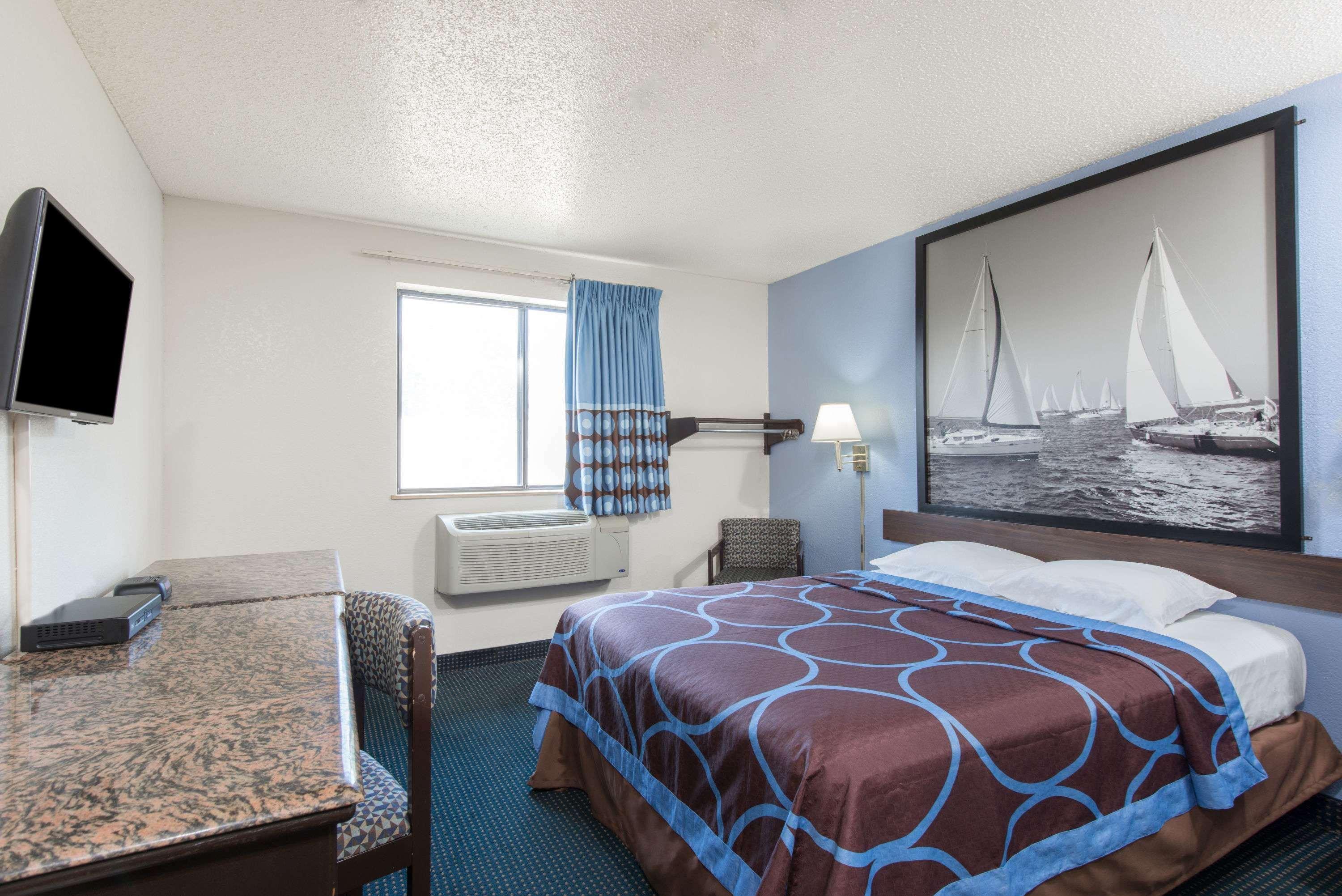 Super 8 By Wyndham New Castle Hotel Exterior foto