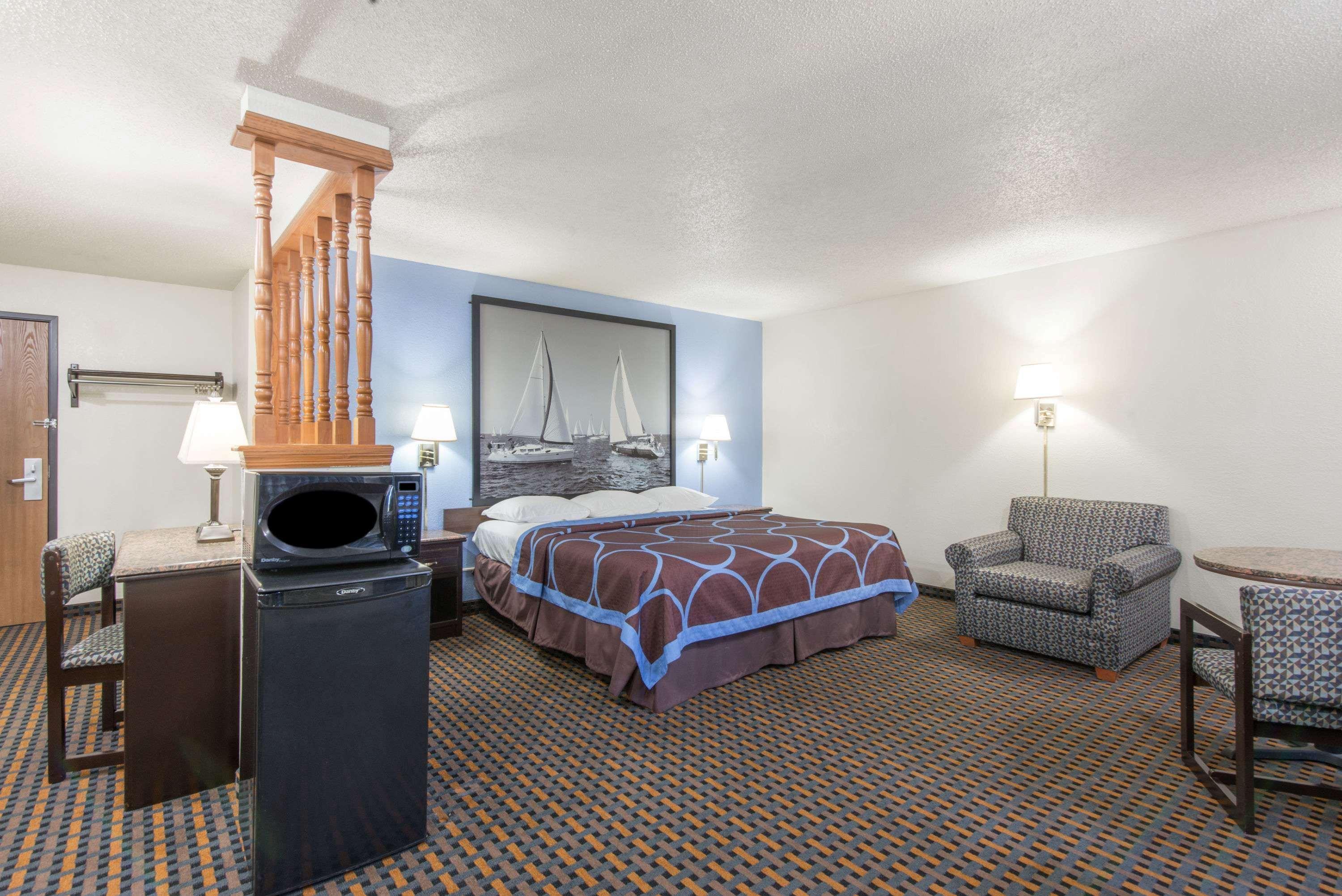Super 8 By Wyndham New Castle Hotel Exterior foto
