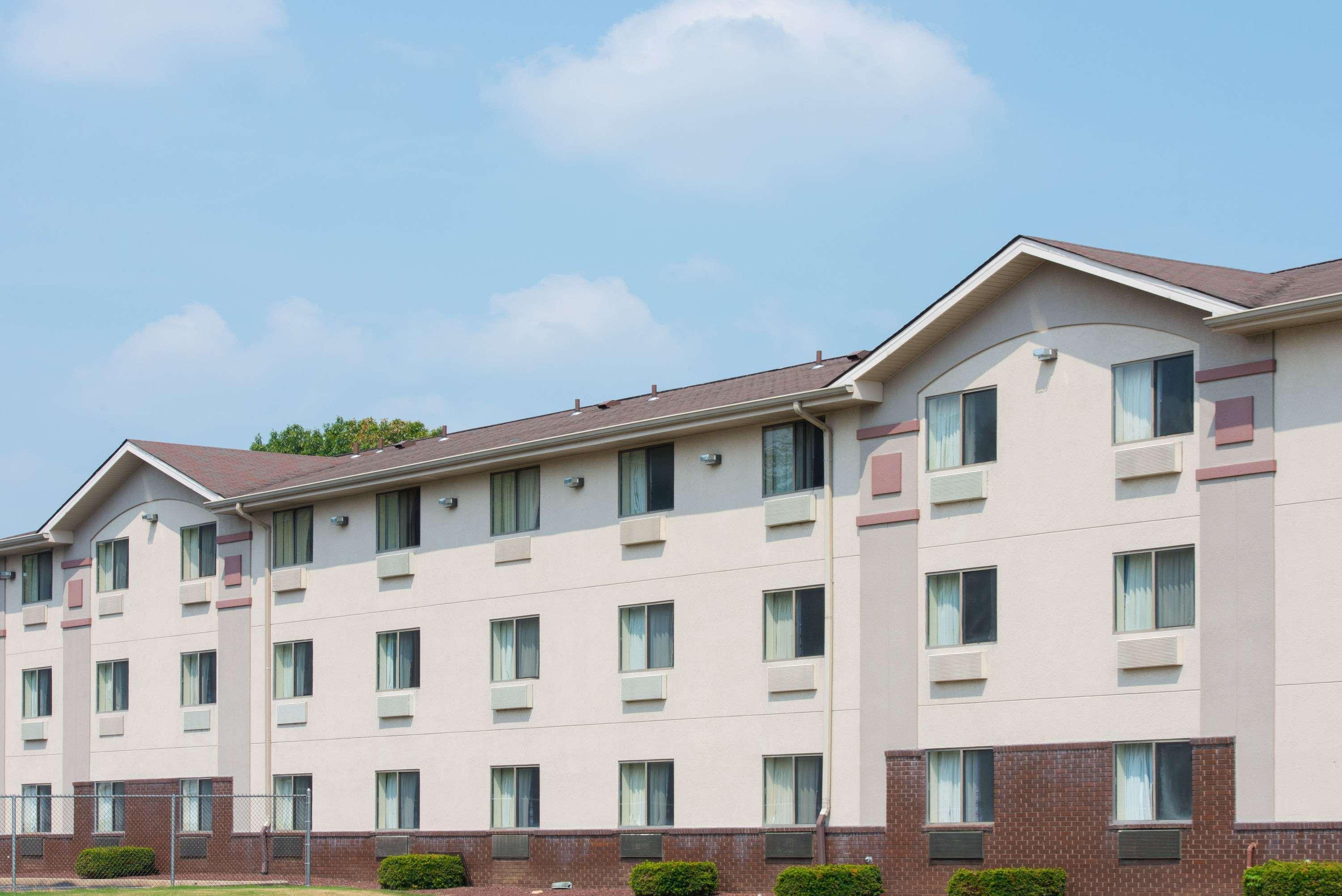 Super 8 By Wyndham New Castle Hotel Exterior foto