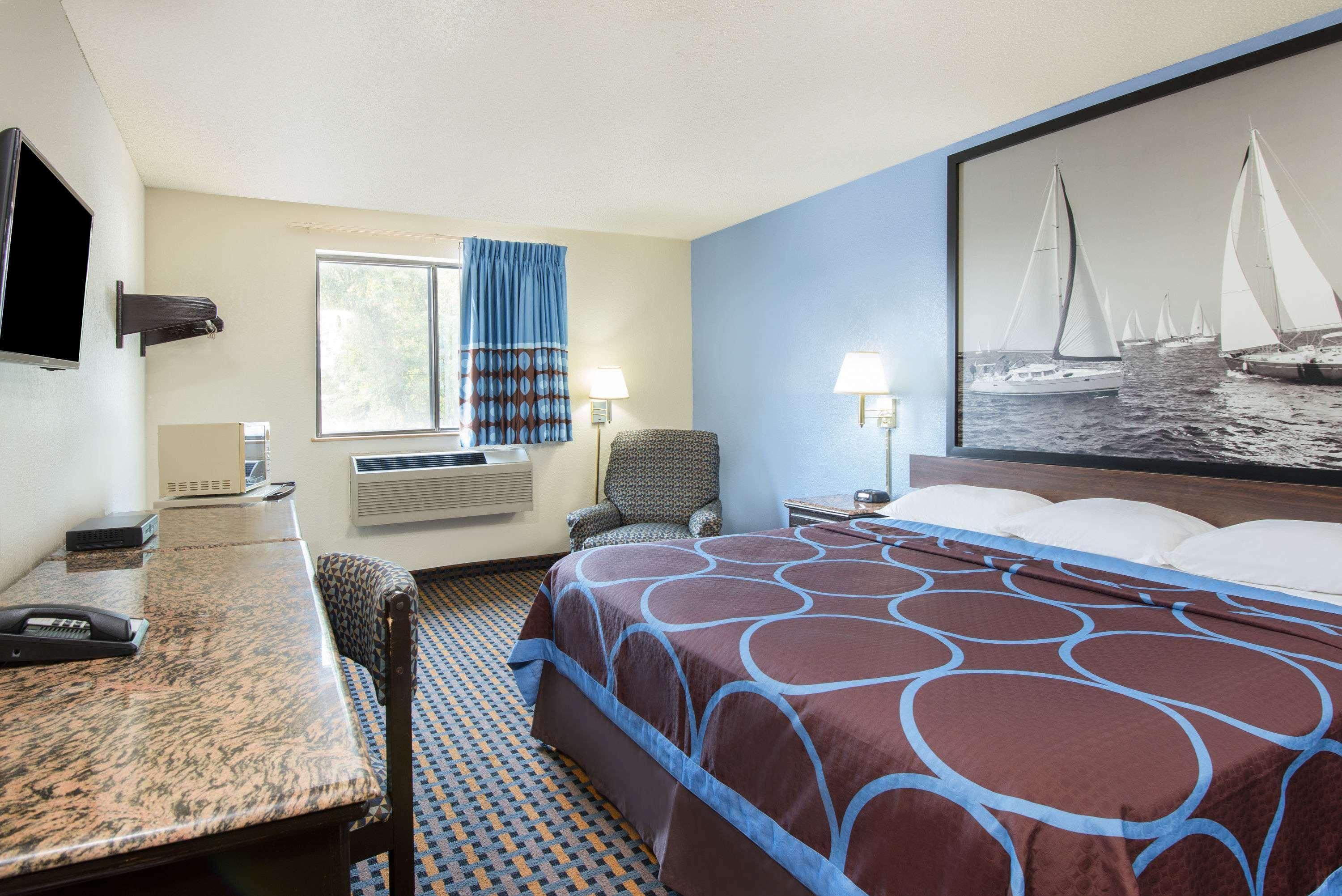 Super 8 By Wyndham New Castle Hotel Exterior foto