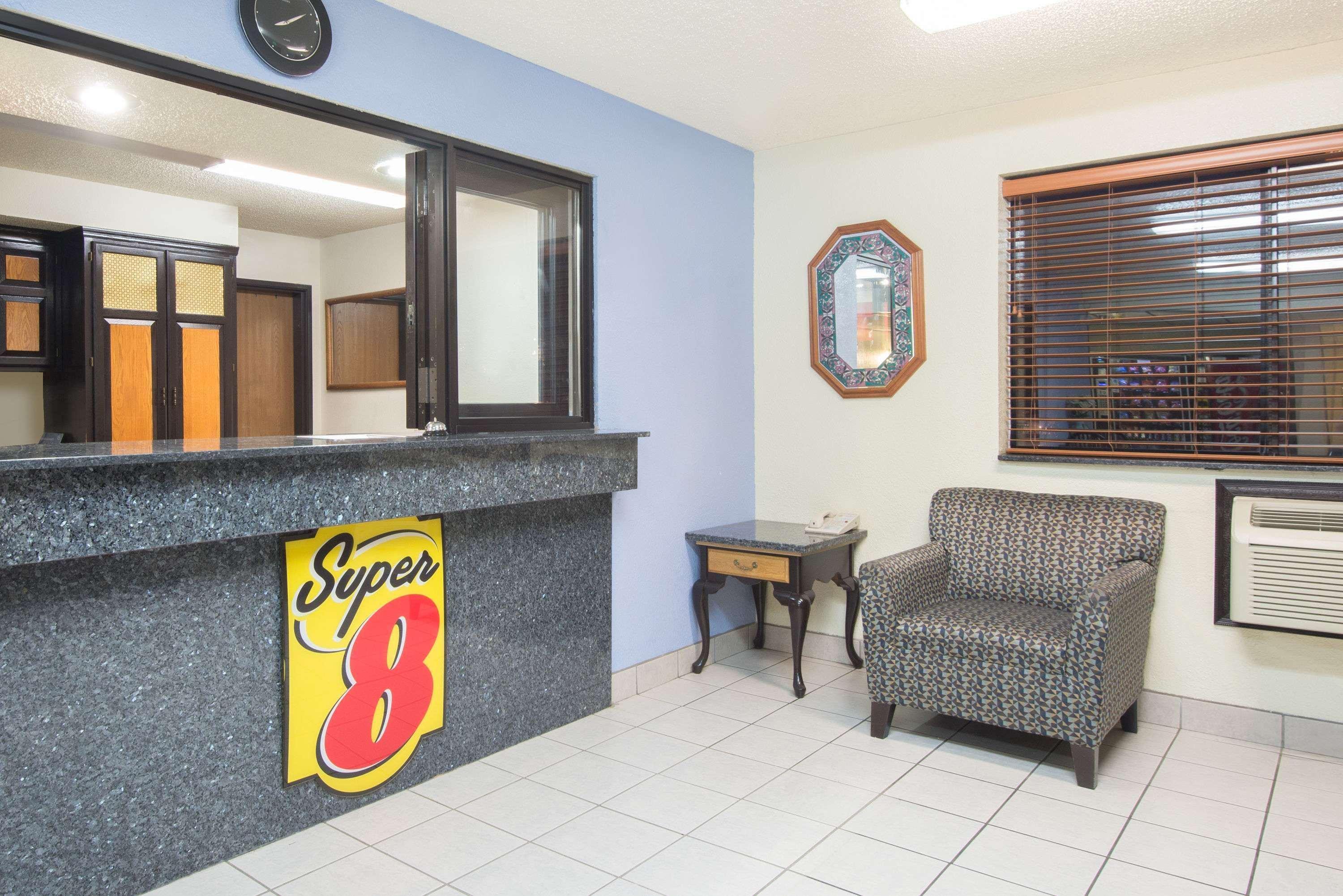 Super 8 By Wyndham New Castle Hotel Exterior foto